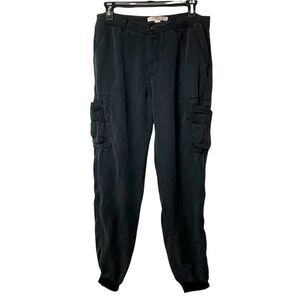 Forever 21 solid Black Skinny Cargo Style Pants M